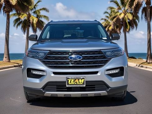 Used 2024 Ford Explorer XLT w/ Equipment Group 202A RWD image 3