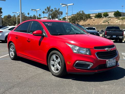 Used 2016 Chevrolet Cruze LT w/ Technology Package FWD image 2