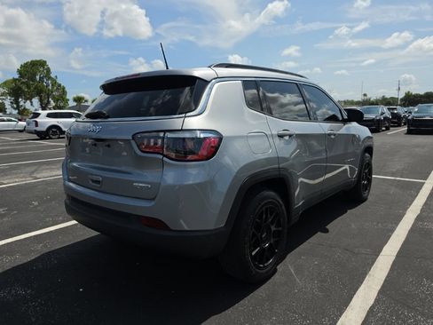 Used 2022 Jeep Compass Latitude w/ Convenience Group FWD image 16