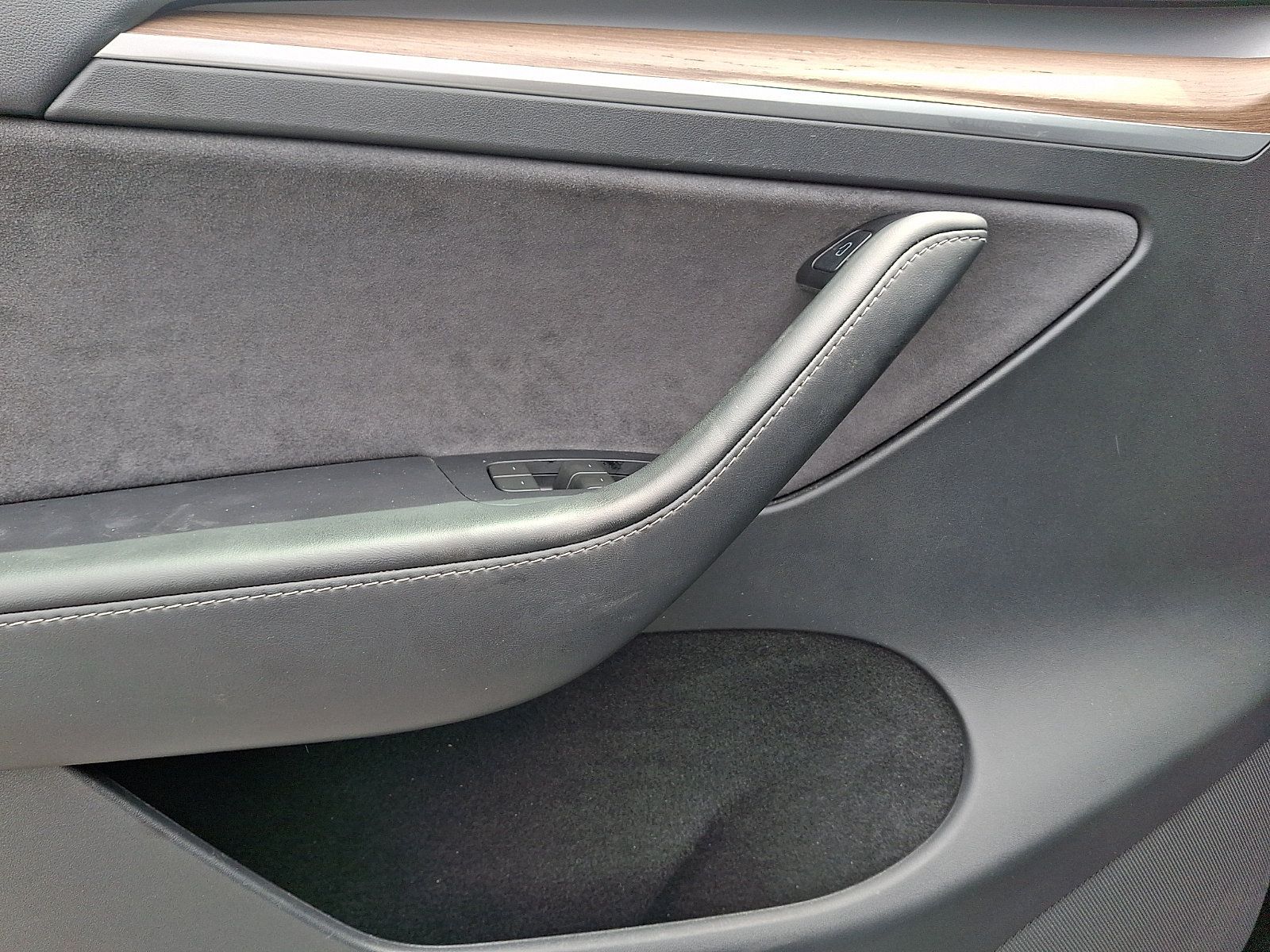 Used 2024 Tesla Model Y Long Range RWD image 12