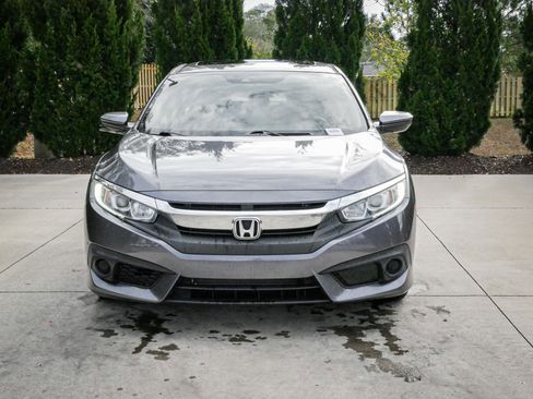 Used 2018 Honda Civic EX image 3