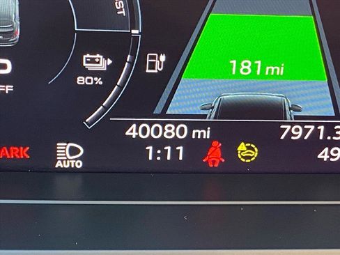 Used 2023 Audi Q4 e-tron Premium Plus w/ Premium Plus image 14