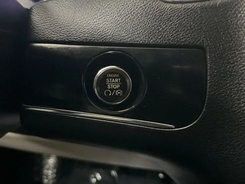 Used 2016 Chrysler Town & Country Limited FWD image 15