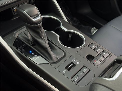 Certified 2023 Toyota Highlander XLE image 24