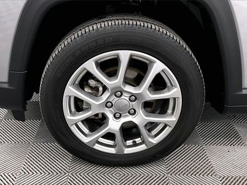 Used 2022 Jeep Compass Latitude image 9