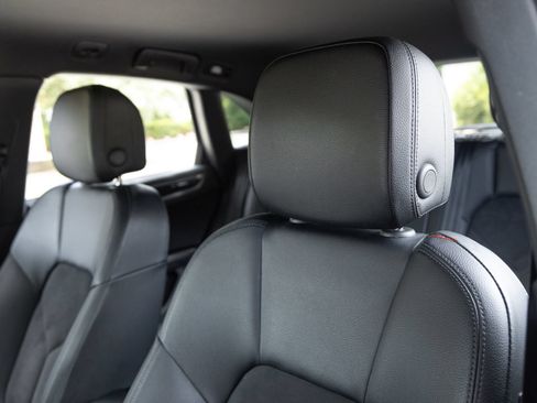 Certified 2019 Porsche Macan AWD/4WD image 23