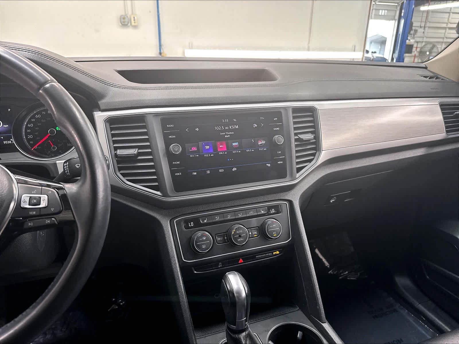 Used 2019 Volkswagen Atlas SE w/ Towing Package FWD image 12