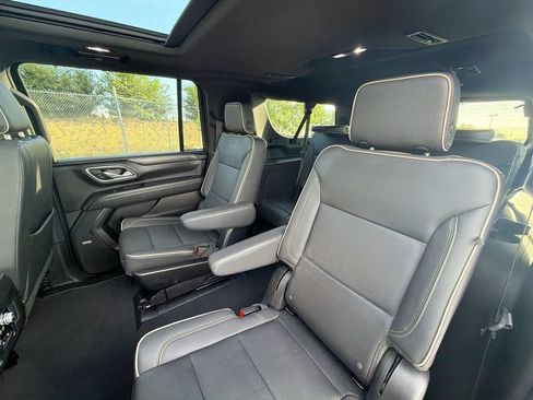 Used 2023 GMC Yukon XL SLT w/ SLT Premium Package AWD/4WD image 33