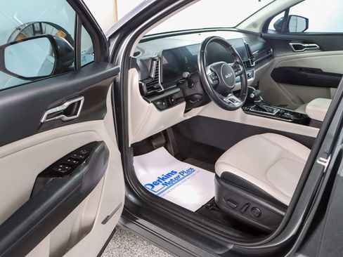 Used 2025 Kia Sportage EX FWD image 3