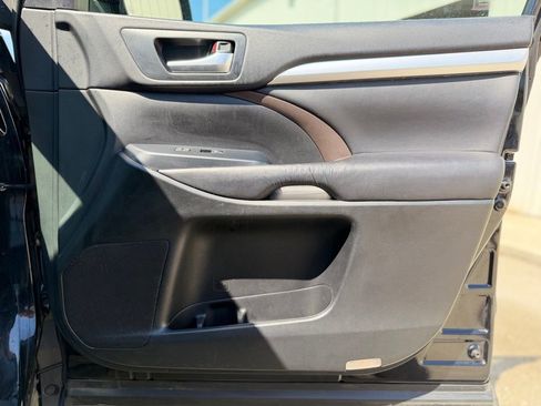 Used 2016 Toyota Highlander XLE image 16
