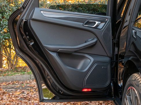 New 2026 Porsche Macan S image 33