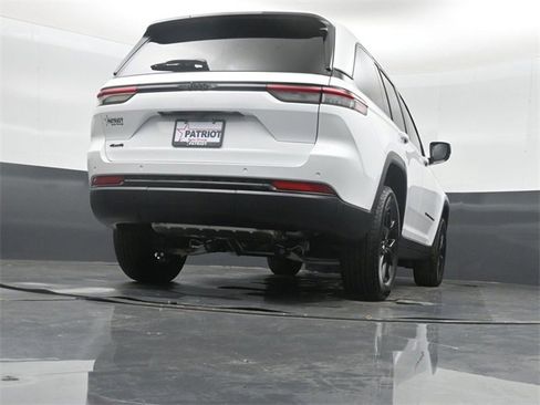 New 2025 Jeep Grand Cherokee Altitude image 38