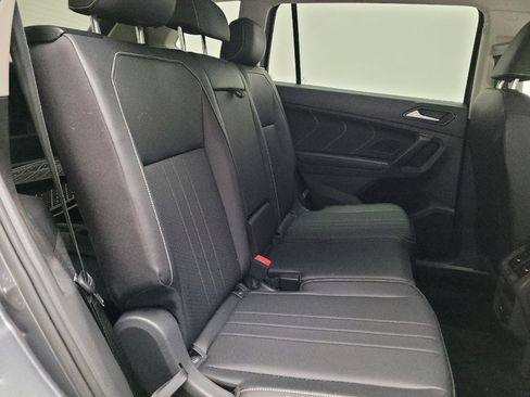 Used 2023 Volkswagen Tiguan SE w/ Panoramic Sunroof Package FWD image 19