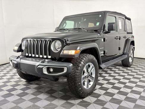 Used 2018 Jeep Wrangler Unlimited Sahara AWD/4WD image 3