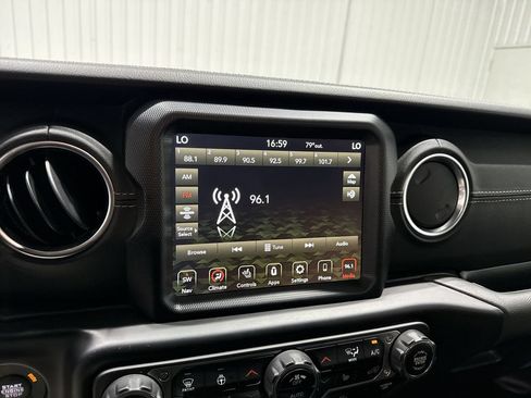 Used 2022 Jeep Gladiator Overland w/ Popular Equipment Package AWD/4WD image 13