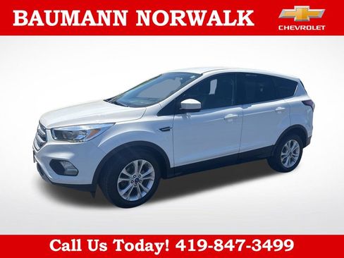 Used 2017 Ford Escape SE FWD image 2