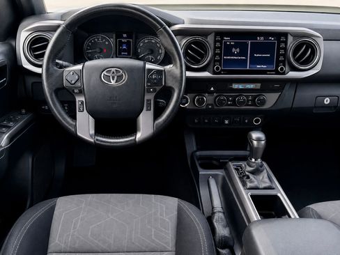 Used 2021 Toyota Tacoma TRD Off-Road w/ Technology Package AWD/4WD image 14