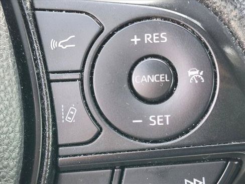 Used 2022 Toyota RAV4 XLE FWD image 14