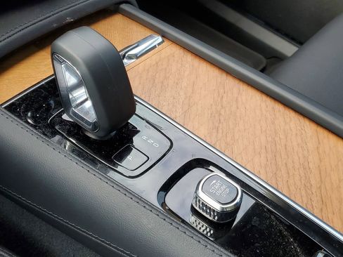 Certified 2024 Volvo XC90 B6 Plus w/ Protection Package Premier image 28