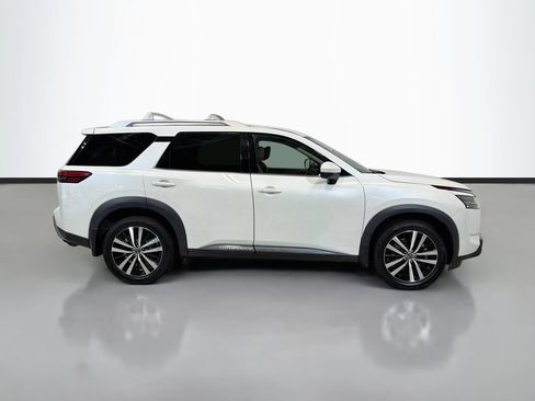 Used 2024 Nissan Pathfinder Platinum w/ Cargo Package AWD/4WD image 10