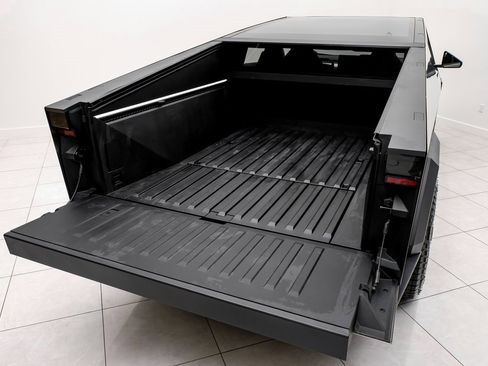 Used 2024 Tesla Cybertruck AWD Crew Cab image 47