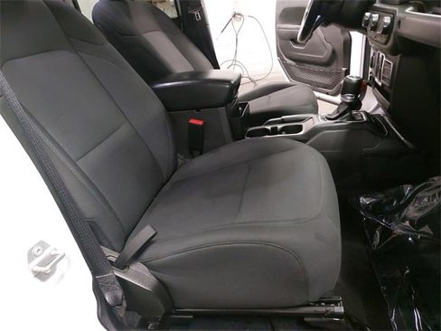 Used 2022 Jeep Gladiator Sport image 10