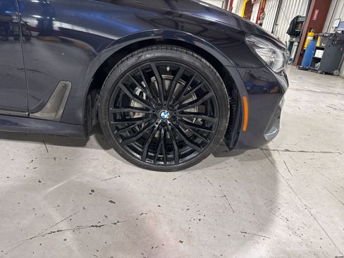 Used 2019 BMW 740i w/ M Sport Package image 10