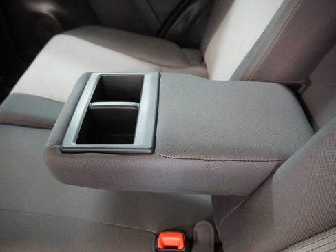 Used 2015 Toyota RAV4 LE AWD/4WD image 26