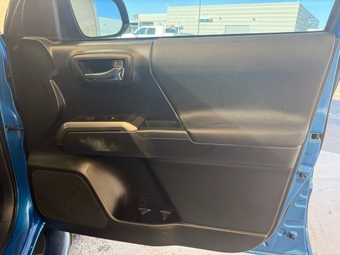 Used 2018 Toyota Tacoma TRD Off-Road image 13
