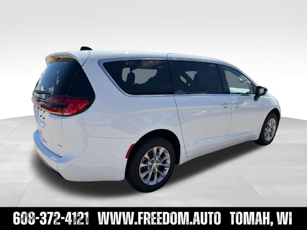New 2027 Chrysler Pacifica Select AWD/4WD image 8