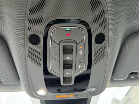 Used 2021 Audi e-tron Premium Plus w/ Premium Plus Package image 44