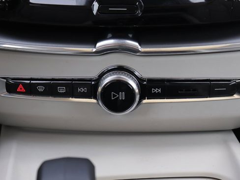 Used 2024 Volvo XC60 B5 Core image 31