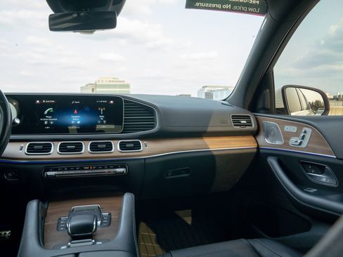 Used 2021 Mercedes-Benz GLS 580 4MATIC image 19