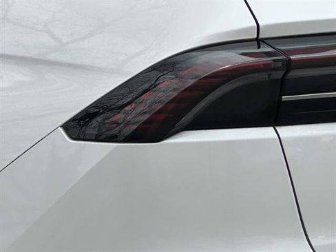 Used 2024 Lincoln Nautilus Premier image 9