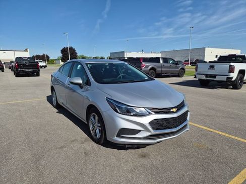 Used 2016 Chevrolet Cruze LT w/ Sun And Sound Package FWD image 3