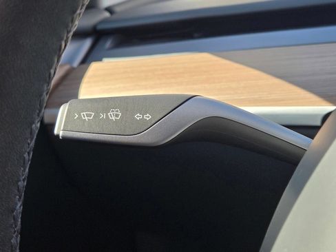 Used 2025 Tesla Model Y Long Range RWD image 27
