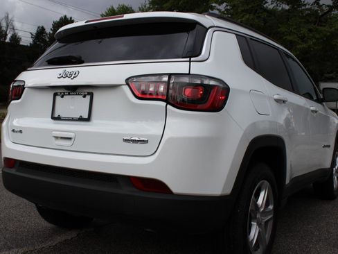Used 2024 Jeep Compass Latitude AWD/4WD image 7