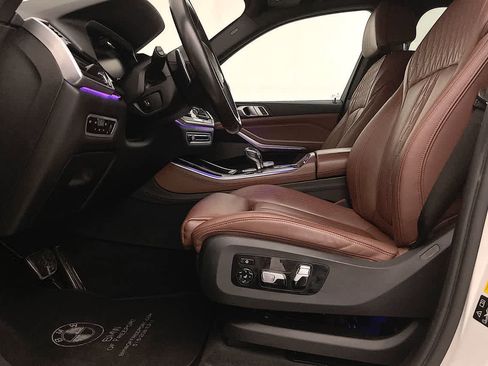 Used 2019 BMW X5 xDrive50i w/ M Sport Package image 9