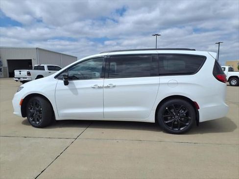 New 2026 Chrysler Pacifica Select w/ S Appearance Package FWD image 58