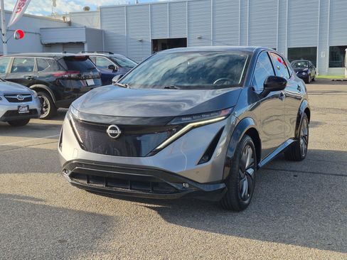 Used 2023 Nissan Ariya AWD image 10