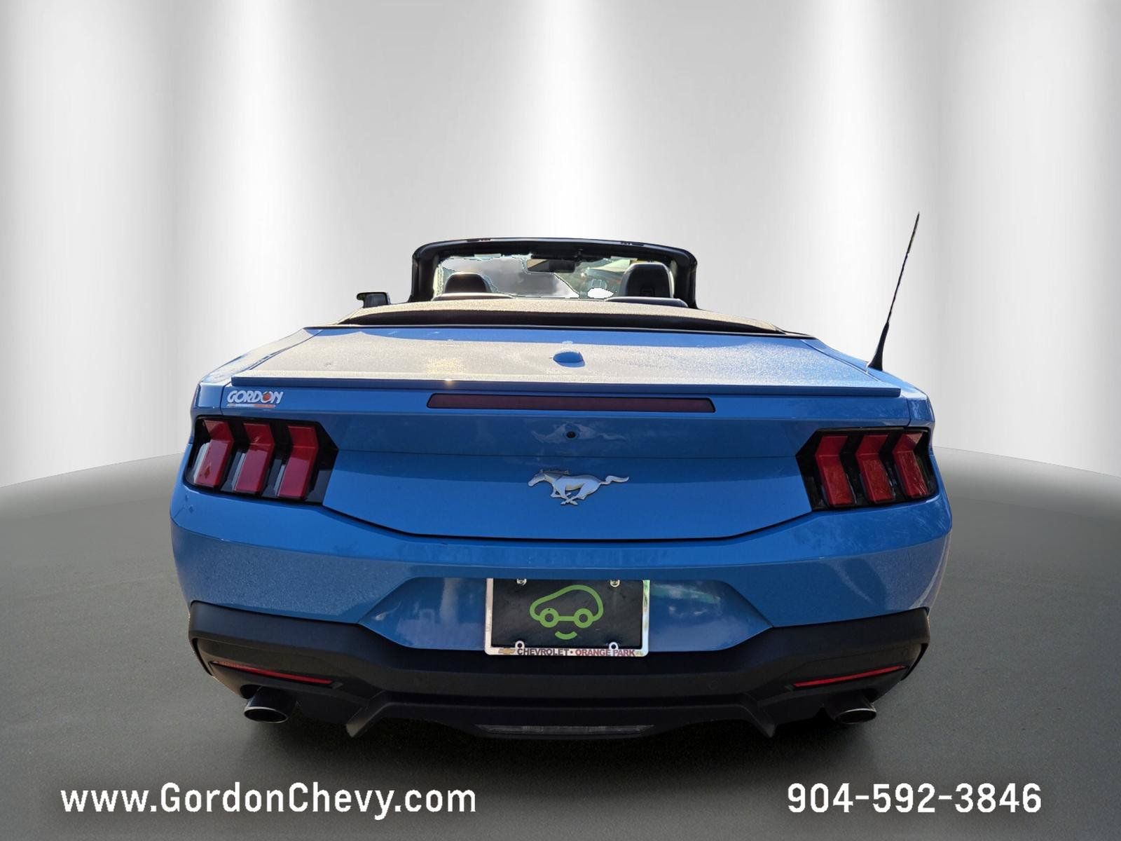 Used 2025 Ford Mustang Premium RWD image 4