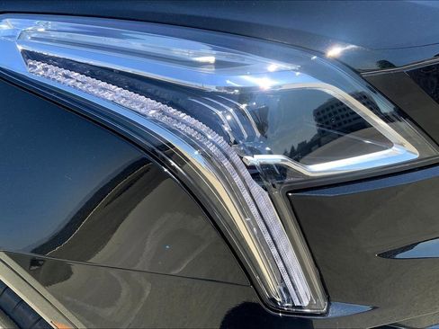 New 2025 Cadillac XT5 Luxury image 14