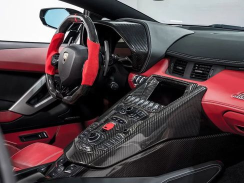 Used 2018 Lamborghini Aventador S image 21