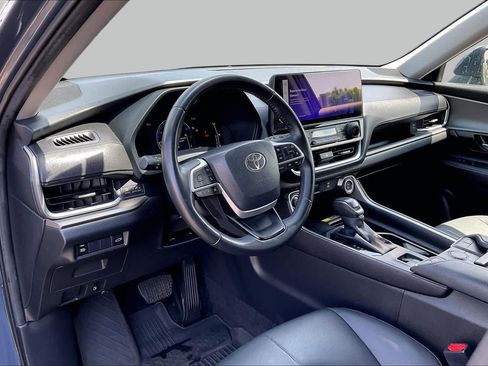 Used 2025 Toyota Grand Highlander AWD image 17