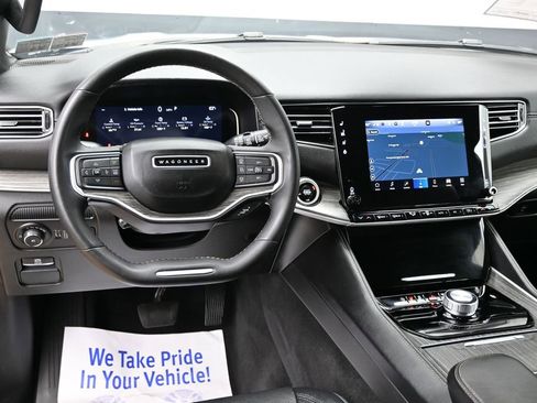Used 2024 Jeep Wagoneer L Series II RWD image 29