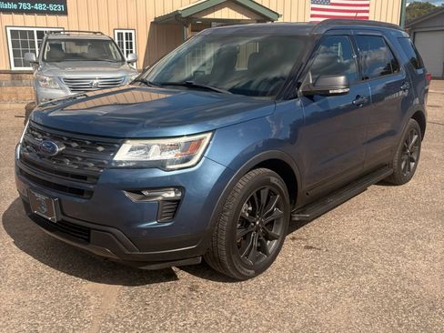 Used 2018 Ford Explorer XLT w/ Equipment Group 202A AWD/4WD image 1