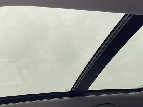 Used 2018 Kia Soul EV + w/ Sun & Fun Package image 36