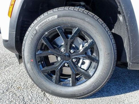 New 2025 Jeep Grand Cherokee L Altitude image 10