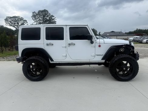 Used 2015 Jeep Wrangler Unlimited Rubicon AWD/4WD image 8