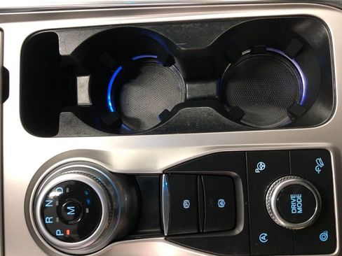 Certified 2020 Ford Explorer Platinum w/ Premium Technology Package image 16